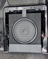 CAK VW Bulli 10 - VW T5/T6/T6.1 Sitzkonsole Subwoofer inkl. HELIX IK S10